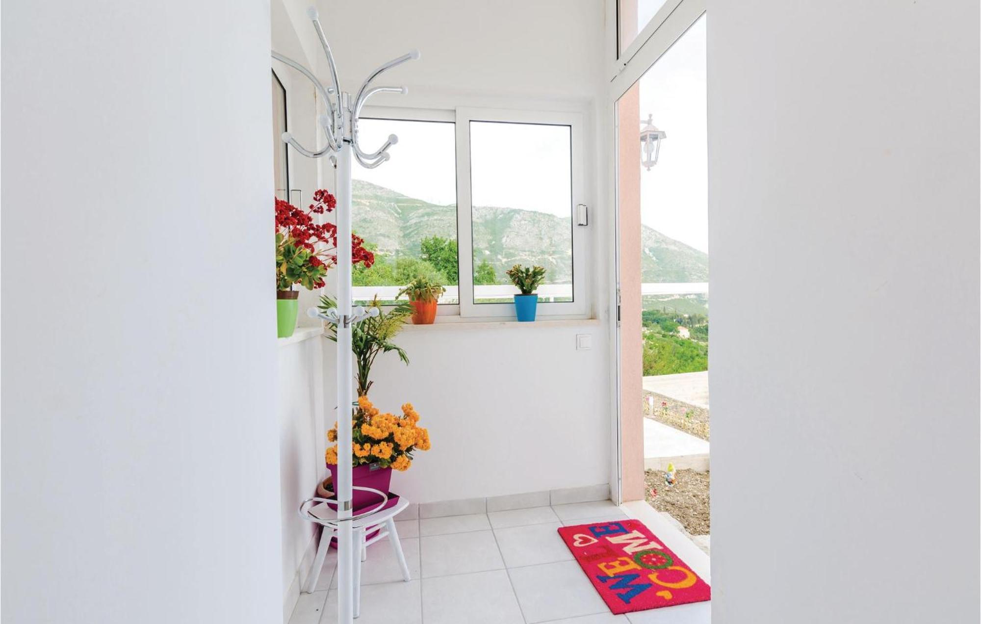 3 Bedroom Lovely Home In Plat Mlini Exterior foto